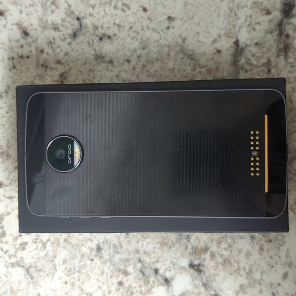 MOTO Z DROID - Picture 2 of 6